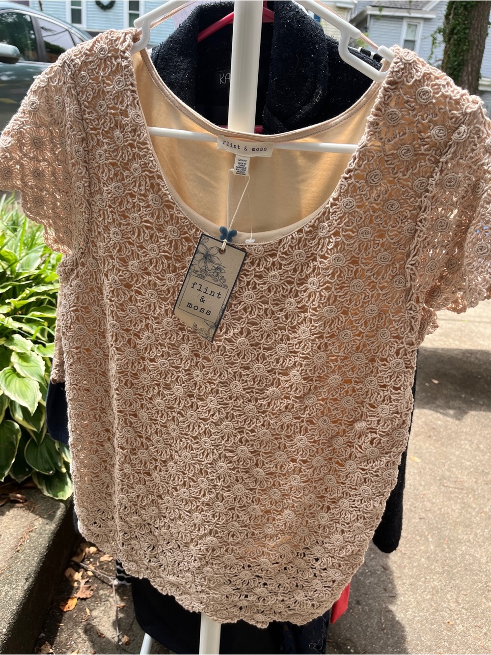 Flint & Moss Women's Beige Crochet Lace Short Sleeve Blouse